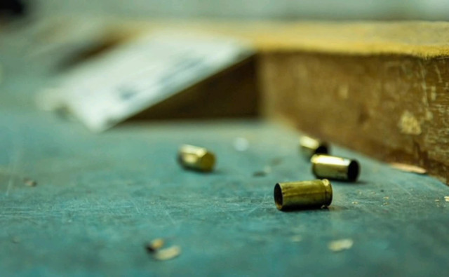 Юристу. Отпечатки пальцев по стреляным гильзам.