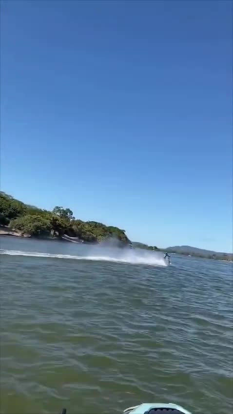 Водный мотоцикл или как можно использовать мотоцикл при движении по воде.