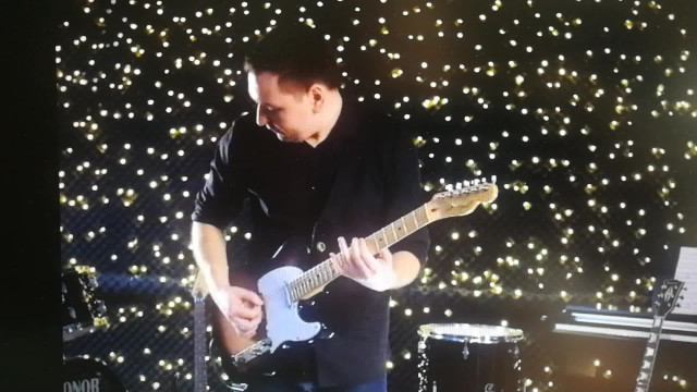 Соло на электрогитаре