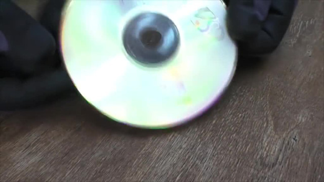 Используем CD диск для шлифовки
