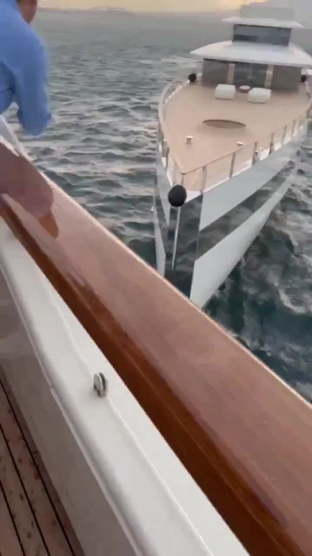 Разное. Столкновение яхт миллиардеров в море.