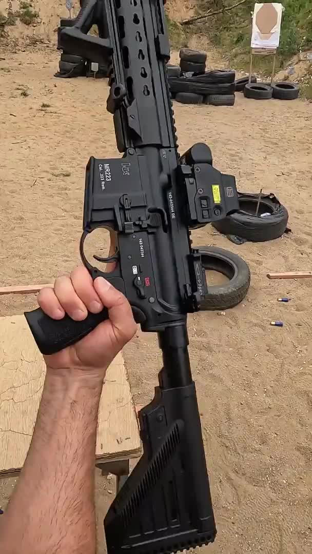 Оружейная комната. Штурмовая винтовка H&K MR 233. Германия.