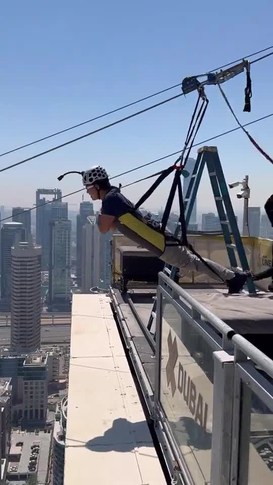 Разное. Полеты в Дубае.