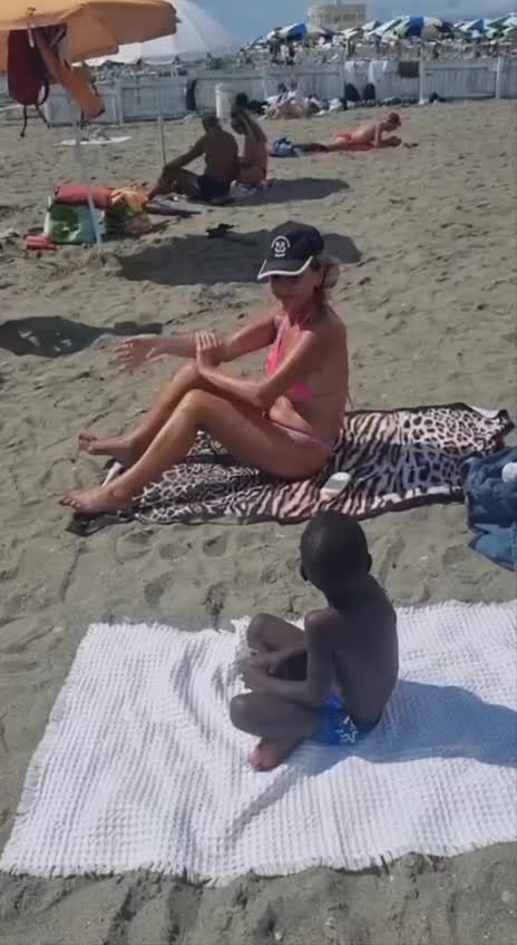 Видео прикол (юмор). Ты не там мажешь кремом!