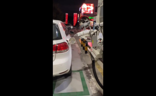 Как можно использовать "свободные руки" в целях экономии времени на заправке и в других случаях?