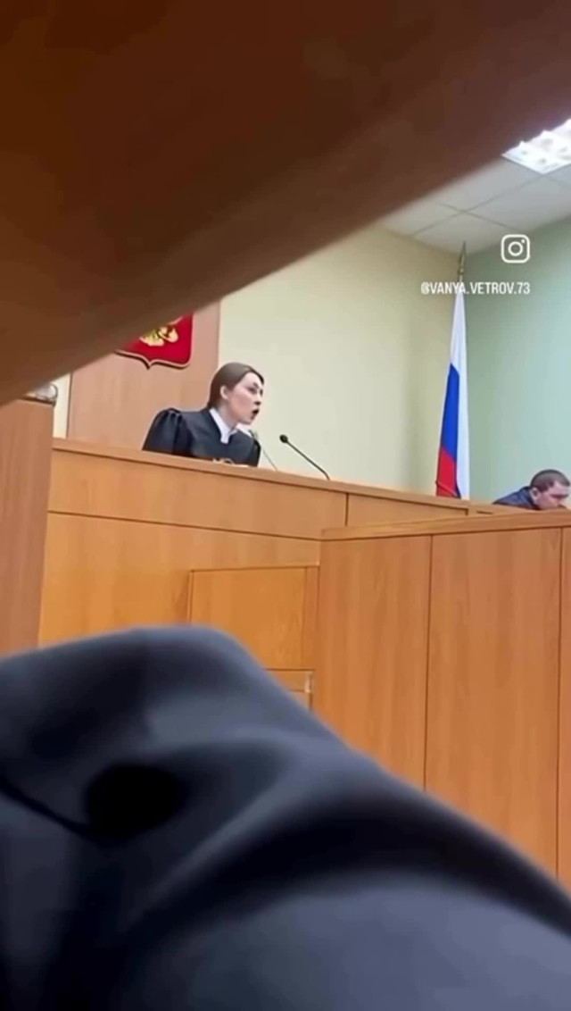 Дипфейк. Судья нецензурно ругается в судебном заседании.