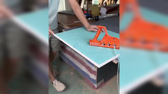 Бытовые хитрости. Станок для обработки гипсокартона; отбойный молоток на подвесе; шина для уборки.