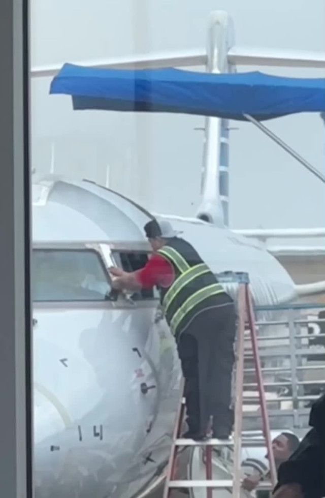 Видео прикол. Только в полете живёт самолёт. Все остальное дорабатывается в аэропорту.