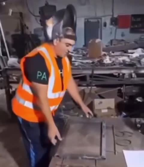 Видео прикол (юмор). Объяснять надо внятно! Все сделал как Вы нарисовали.