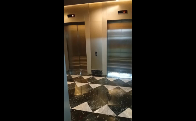 Отсутствие видеокамер. Зафиксировано видеозаписью от 01 ноября 2025 года по адресу: г.Москва, ул.Народного Ополчения д.15, к.2 (58 -1 этажи)