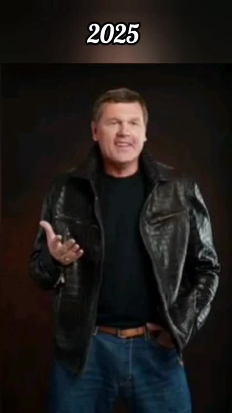 Александр Новиков о политике, артистах и трансгендерах...