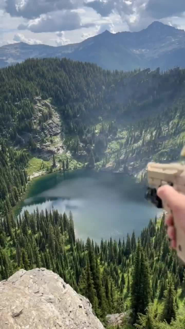 Оружейная комната. Пистолет Beretta 92FS.